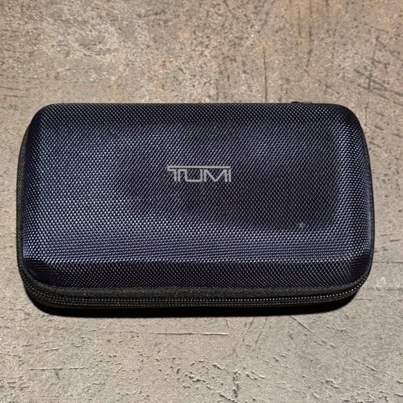 DELTA AIRLINES by TUMI navy blue hard case amenity kit bag travel holder NEW - Picture 2 of 7